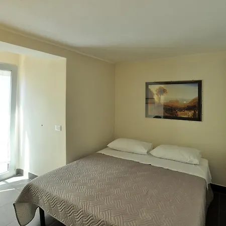 Bed & Breakfast Art House Quartu - Margine Rosso