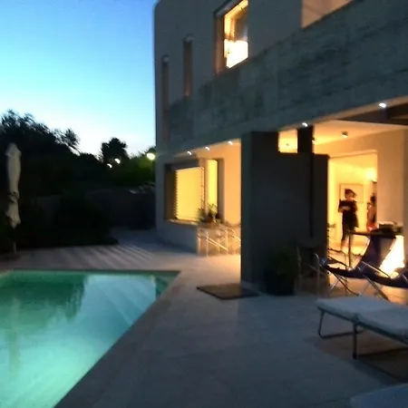 Art House Quartu - Margine Rosso Bed & Breakfast 3*