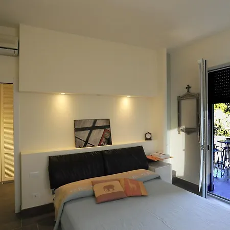 Bed & Breakfast Art House Quartu - Margine Rosso