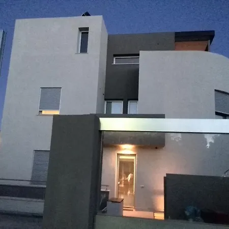 Bed and Breakfast Art House Quartu - Margine Rosso 4*